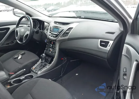 2016 Hyundai Elantra Value Edition z USA, uszkodzony, nr VIN 5NPDH4AE3GH767625